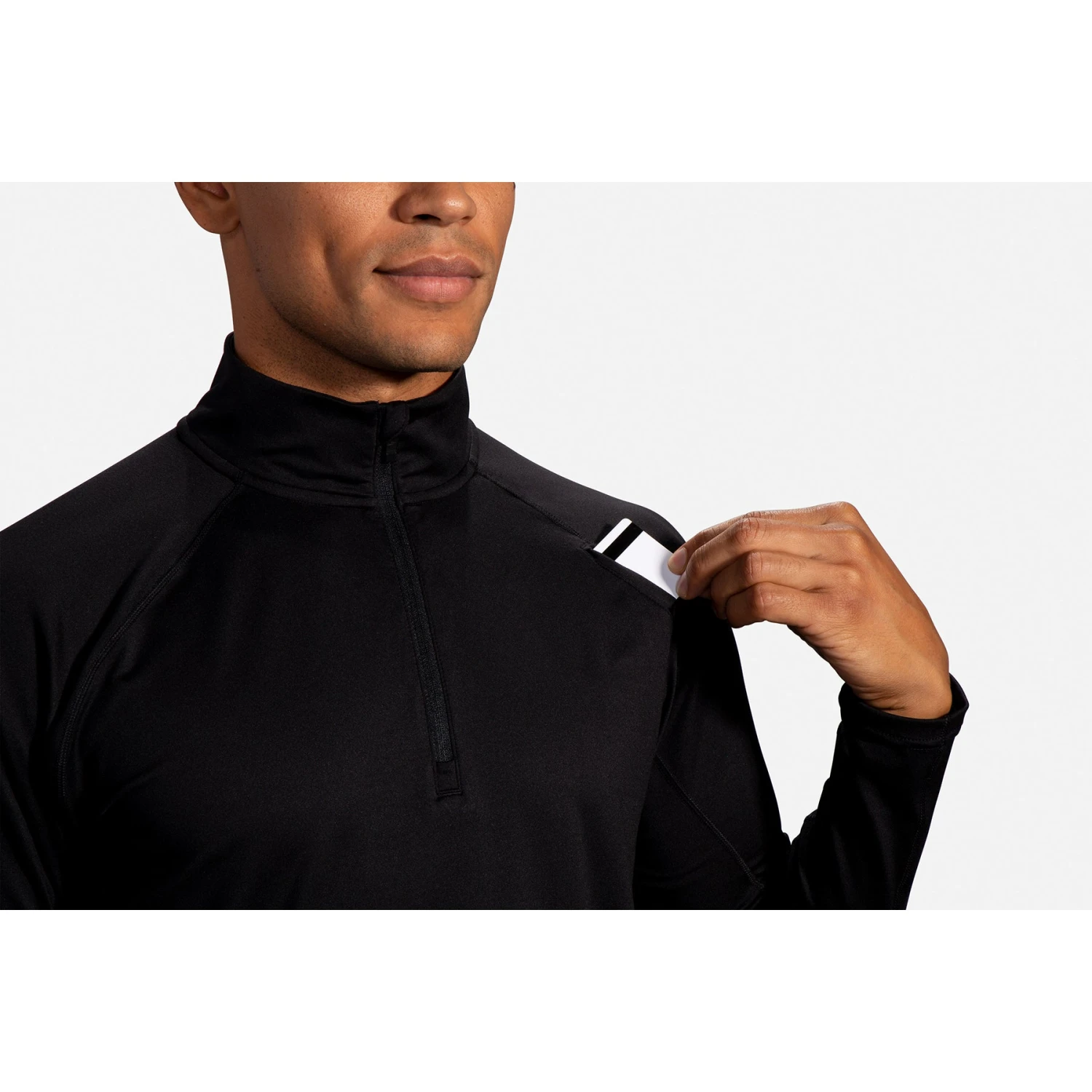 BROOKS Men's Dash 1/2 Zip Top - Black 4 BROOKS Men's Dash 1/2 Zip Top - Black - Image 4