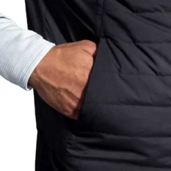 BROOKS Men's Shield Hybrid Vest 2.0 - Black 12 BROOKS Men's Shield Hybrid Vest 2.0 - Black -Patagonia Shop 211416 001 D2 Shield Hybrid Vest 2