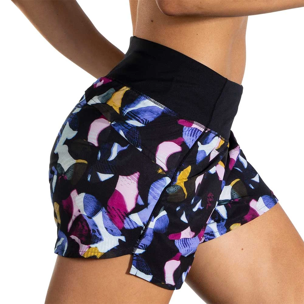 BROOKS Women's Chaser 5in Shorts - Fast Floral Print 4 BROOKS Women's Chaser 5in Shorts - Fast Floral Print - Image 4