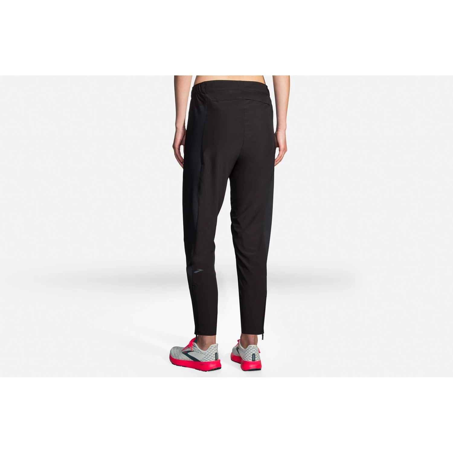 BROOKS Women's Shakeout Pant - Black 3 BROOKS Women's Shakeout Pant - Black - Image 3