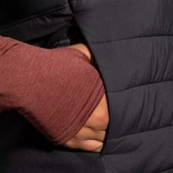 BROOKS Women's Shield Hybrid Vest 2.0 - Black 11 BROOKS Women's Shield Hybrid Vest 2.0 - Black -Patagonia Shop 221556 001 D3 Shield Hybrid Vest 2