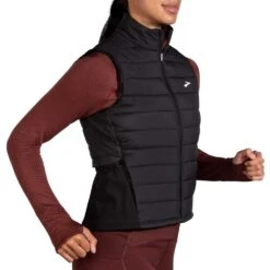 BROOKS Women's Shield Hybrid Vest 2.0 - Black 8 BROOKS Women's Shield Hybrid Vest 2.0 - Black -Patagonia Shop 221556 001 MV Shield Hybrid Vest 2