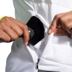 BROOKS Women's Run Visible Insulated Vest - White/Asphalt/Nightlife 13 BROOKS Women's Run Visible Insulated Vest - White/Asphalt/Nightlife -Patagonia Shop 221561 134 D2 Run Visible Insulated Vest 1