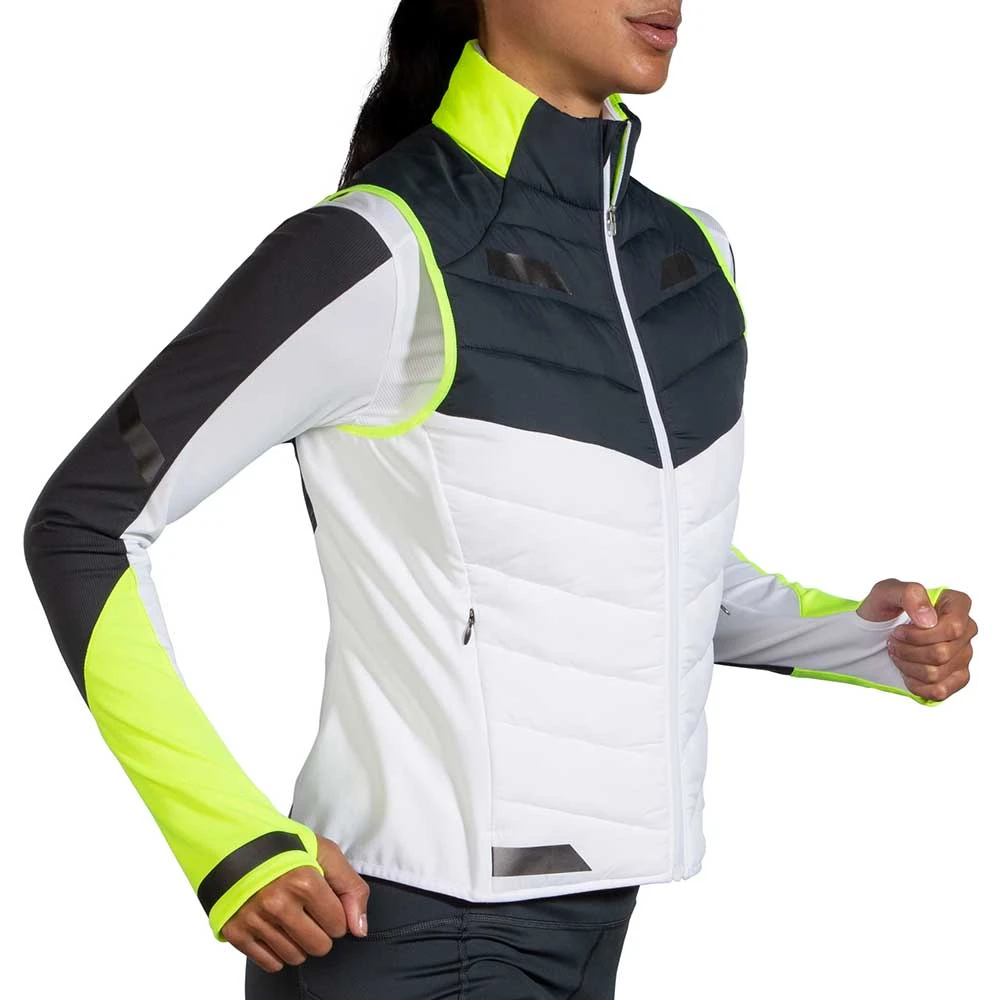 BROOKS Women's Run Visible Insulated Vest - White/Asphalt/Nightlife 4 BROOKS Women's Run Visible Insulated Vest - White/Asphalt/Nightlife - Image 4