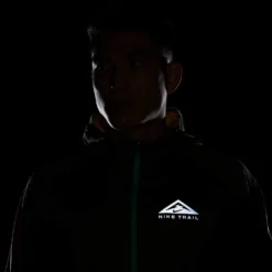 Men's Nike Trail Lightweight Jacket - Olive Flak/Spring Green 9 Men's Nike Trail Lightweight Jacket - Olive Flak/Spring Green -Patagonia Shop AURORA DX6883 368 PHSYM200 2000 1