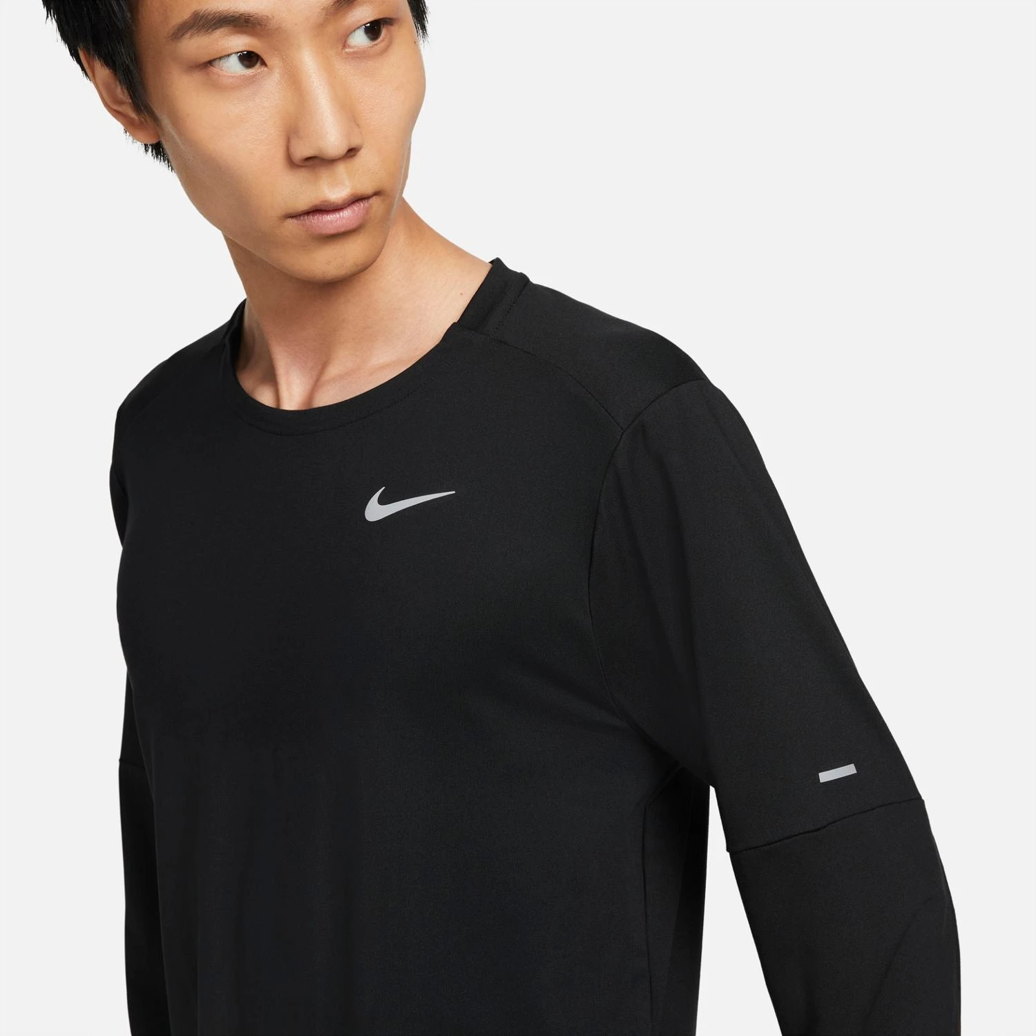 Men's Nike Dri-FIT Element Running Crew - Black/Reflective Silver 3 Men's Nike Dri-FIT Element Running Crew - Black/Reflective Silver - Image 3