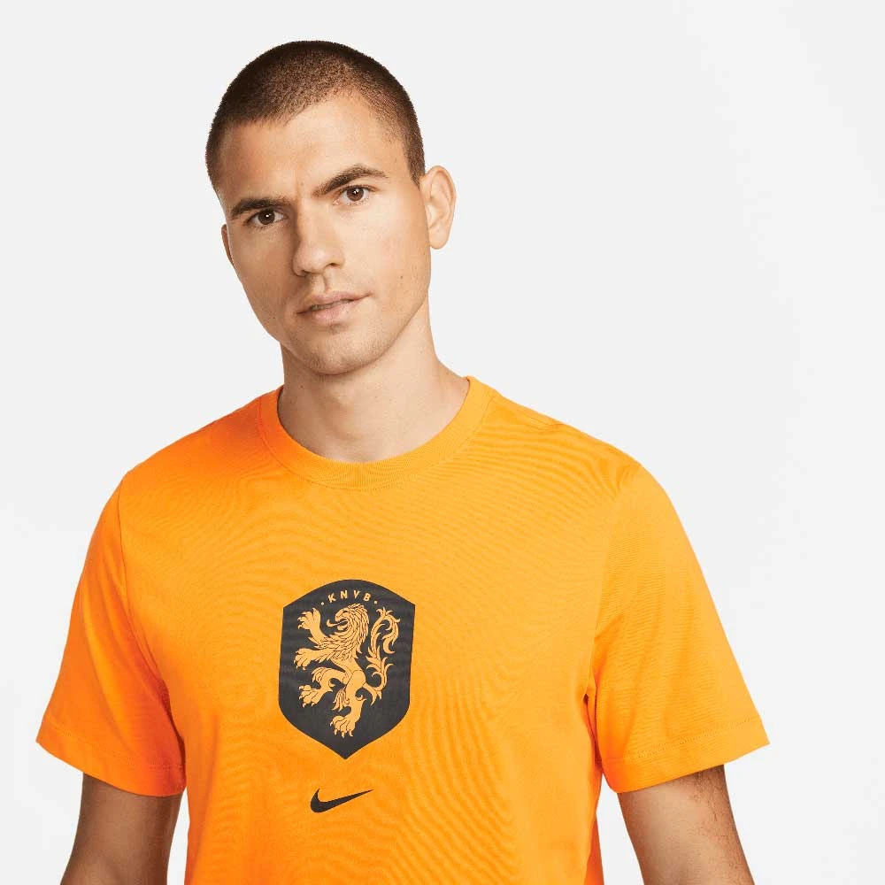 Nike Men's KNVB Crest World Cup 22 Tee - Orange Peel 3 Nike Men's KNVB Crest World Cup 22 Tee - Orange Peel - Image 3