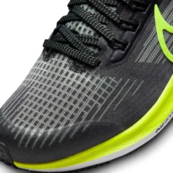 Nike Youth Pegasus 39 Running Shoe- Black/Volt/Barely Volt 13 Nike Youth Pegasus 39 Running Shoe- Black/Volt/Barely Volt -Patagonia Shop DM4015 002 PHSYD001