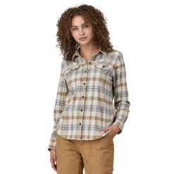 Patagonia Women's Long-Sleeved Organic Cotton Midweight Fjord Flannel Shirt - Fields: Natural -Patagonia Shop POS WBF23 42405 FINL GAL1