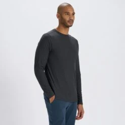 Vuori Men's Long Sleeve Strato Tech Tee - Charcoal Heather 6 Vuori Men's Long Sleeve Strato Tech Tee - Charcoal Heather -Patagonia Shop V178 HCC 2