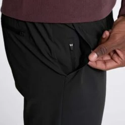 Vuori Men's Fleet Jogger Pant - Black -Patagonia Shop V444BLK SP23 M ECOMM PANTS 02377new 1200x crop center jpg