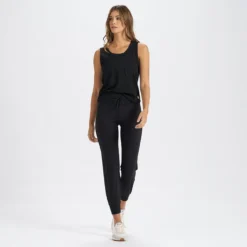 Vuori Women's Daily Jogger - Black -Patagonia Shop VW418BLK 4 1340x b22560d1 d145 42f1 9e32 55132c45bfb7