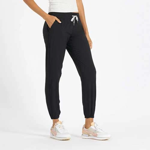 Vuori Women's Weekend Jogger - Black 2 Vuori Women's Weekend Jogger - Black - Image 2