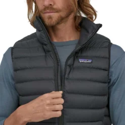 Patagonia Men's Down Sweater Vest 2022 - Black -Patagonia Shop webimage A4C275C3 CD23 4760 B2D7B2CB3B48D5EE